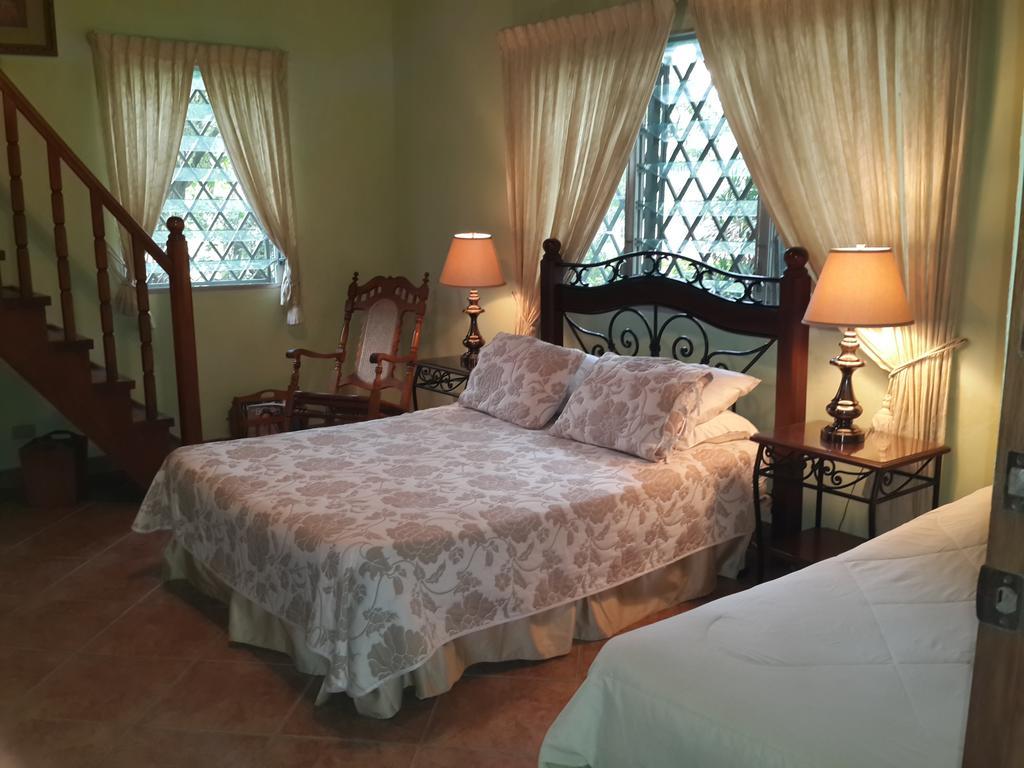 Park Eden Bed & Breakfast Los Llanitos 객실 사진